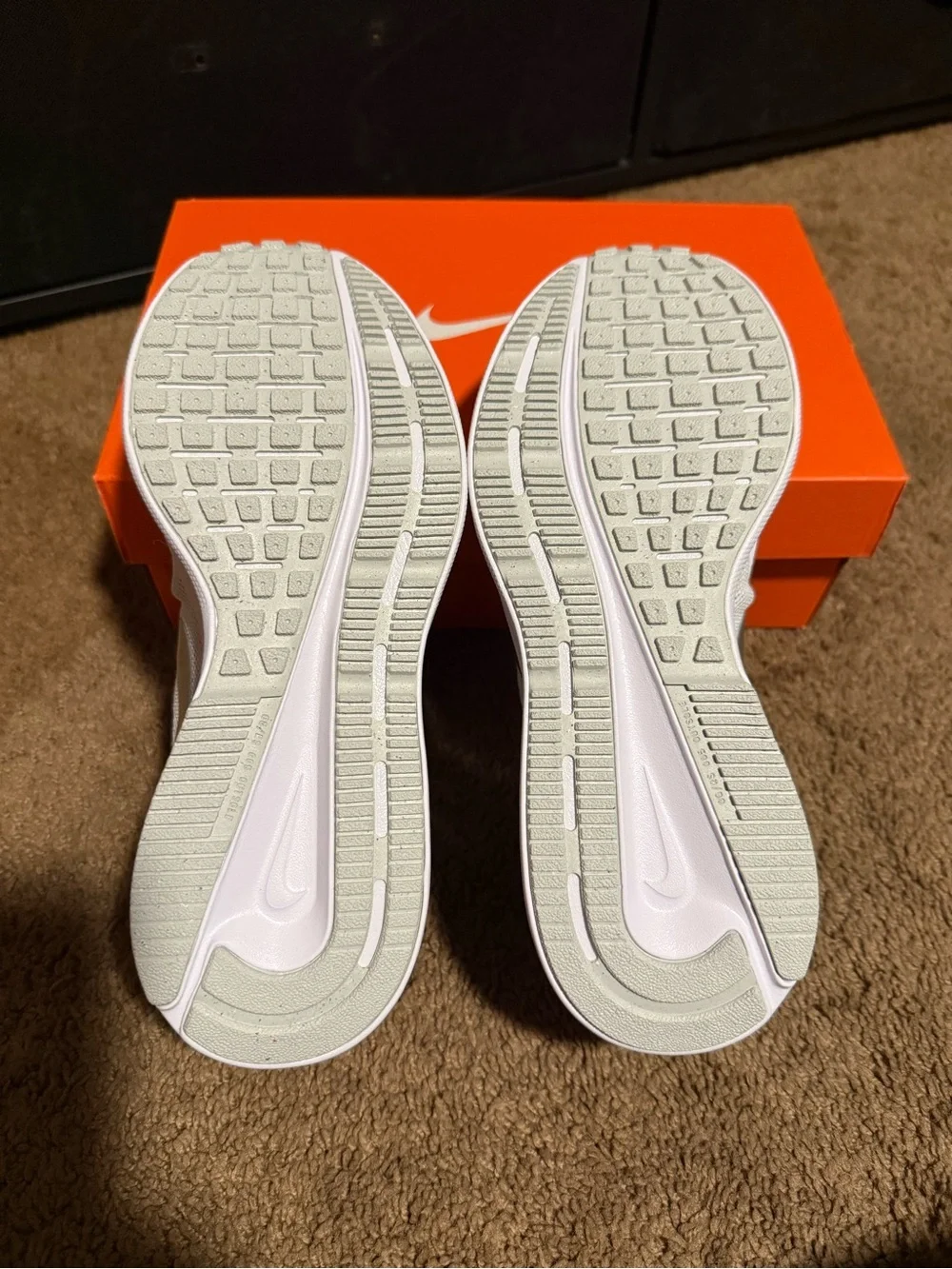 Nike Women's White Running Sneakers with Silver Metallic Swoosh. - Picture 5 of 6